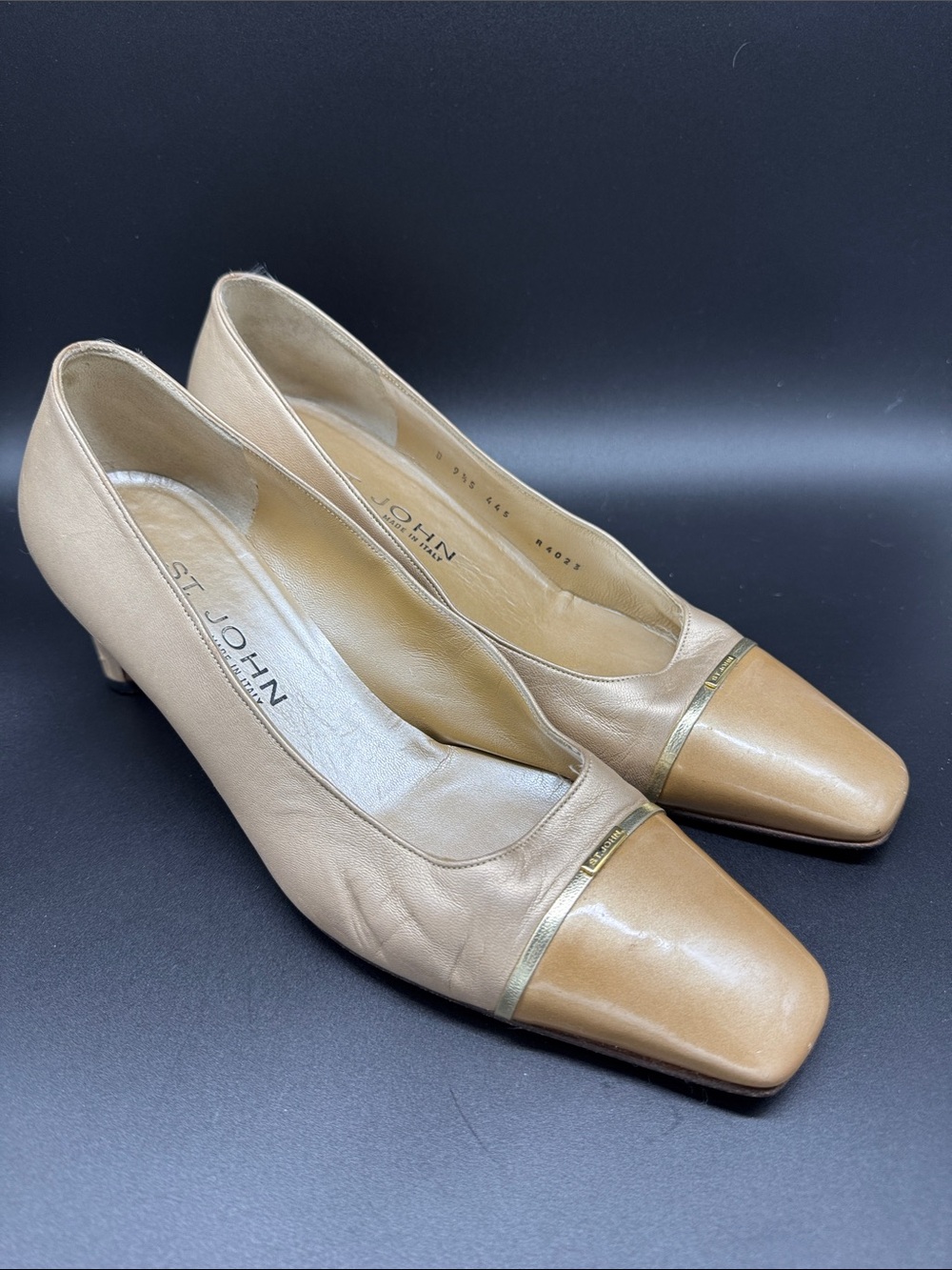 St. John Tan Leather Low Block Heel Pumps with Gold Trim Sz 9 1/2 B